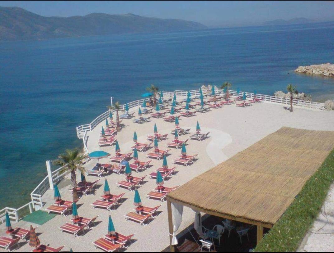 Hotel Roi Radhimë エクステリア 写真