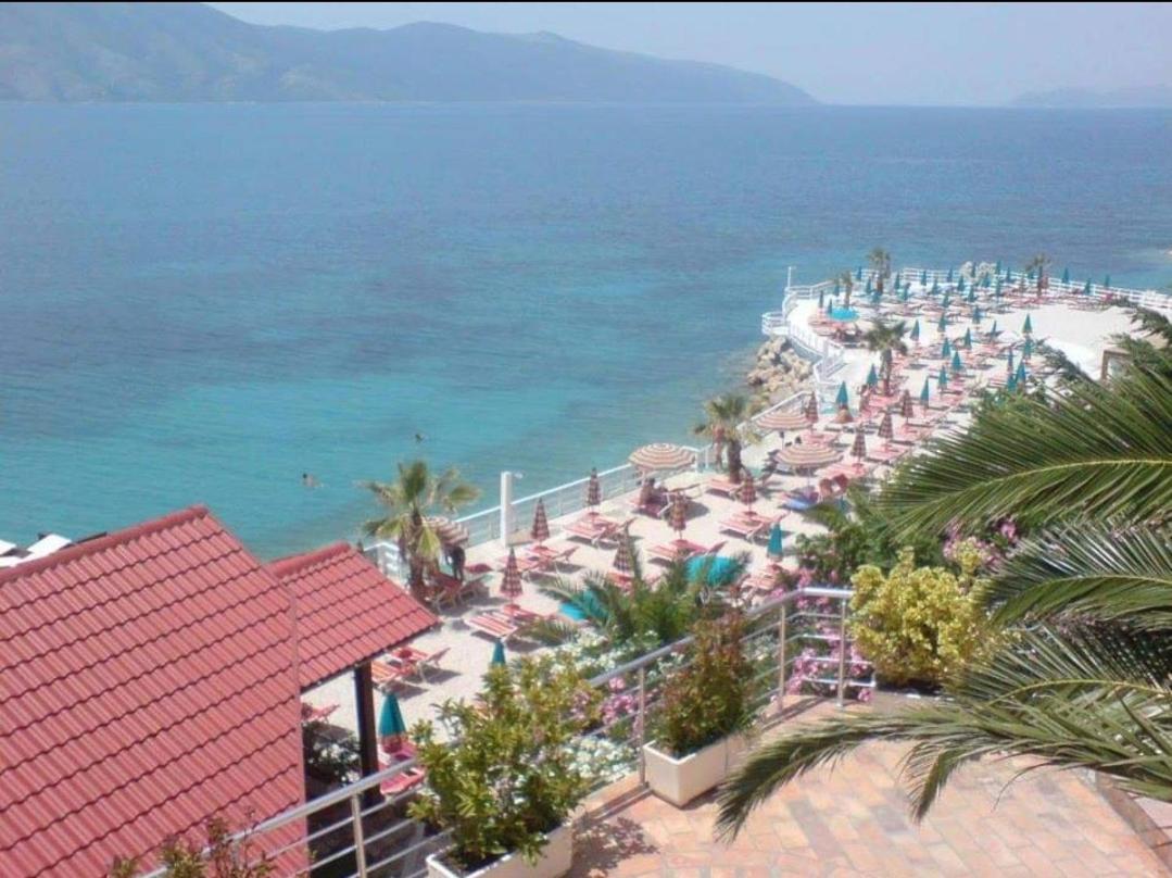 Hotel Roi Radhimë エクステリア 写真