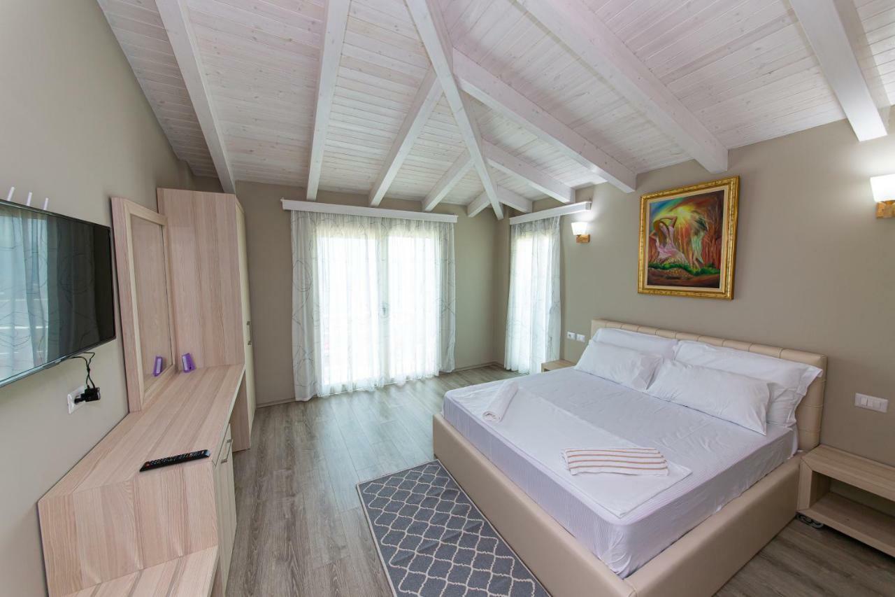 Hotel Roi Radhimë エクステリア 写真
