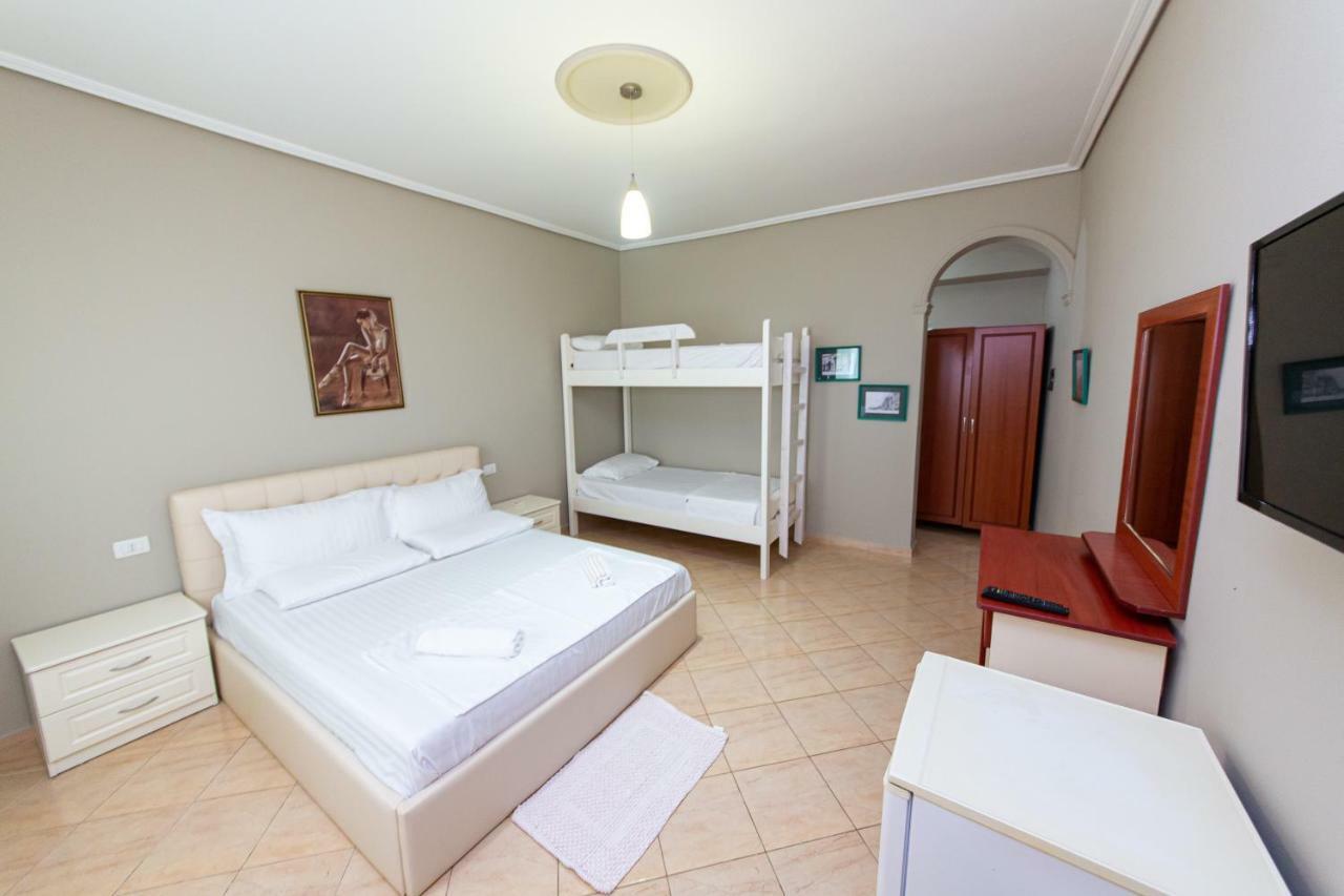 Hotel Roi Radhimë エクステリア 写真