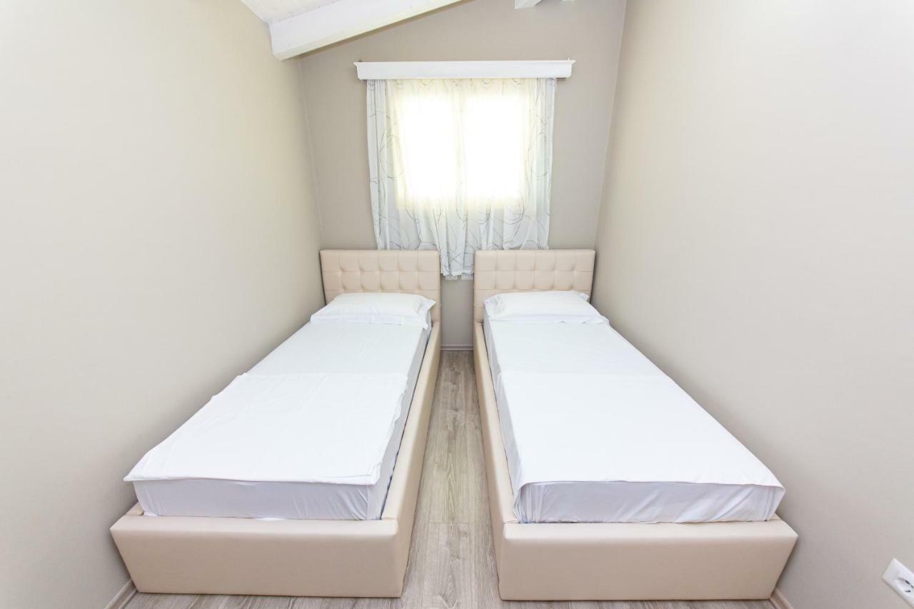 Hotel Roi Radhimë エクステリア 写真