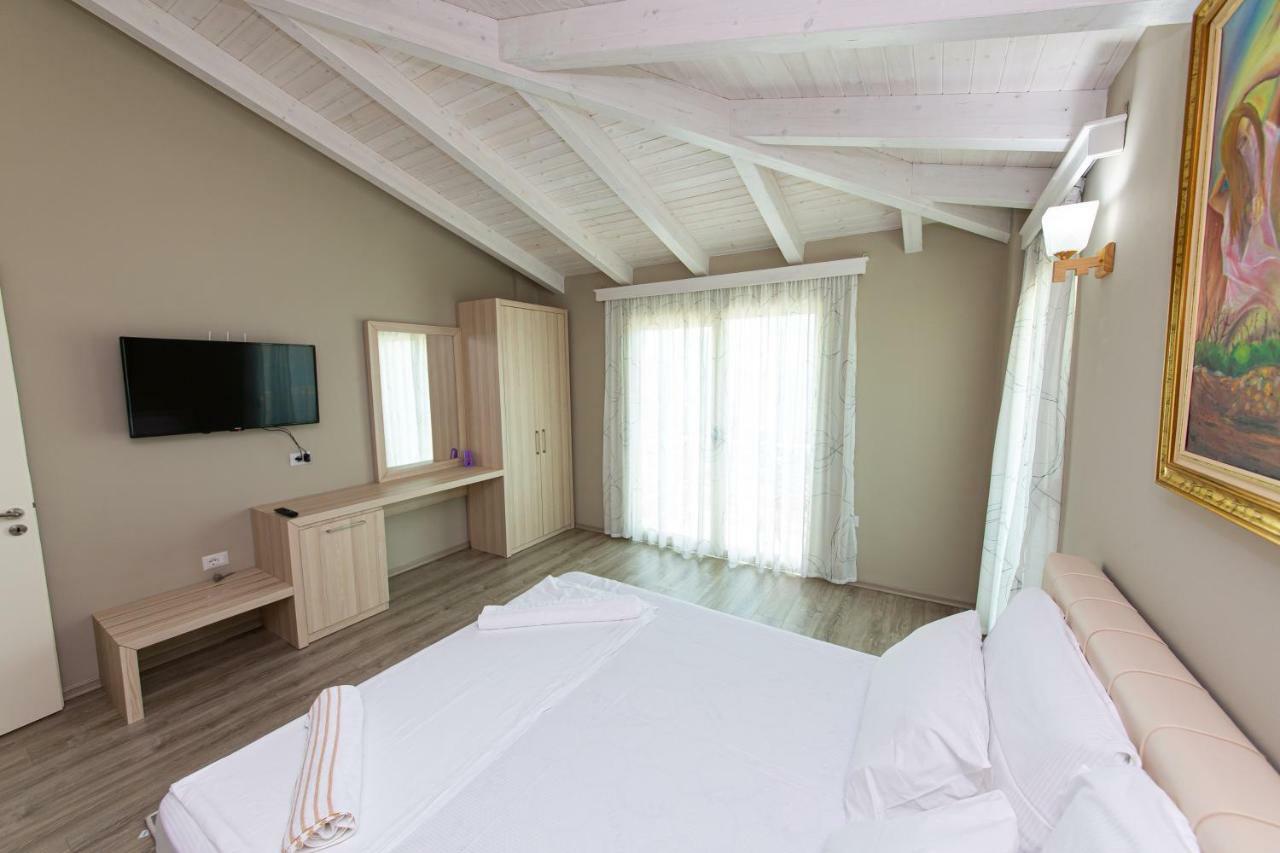 Hotel Roi Radhimë エクステリア 写真