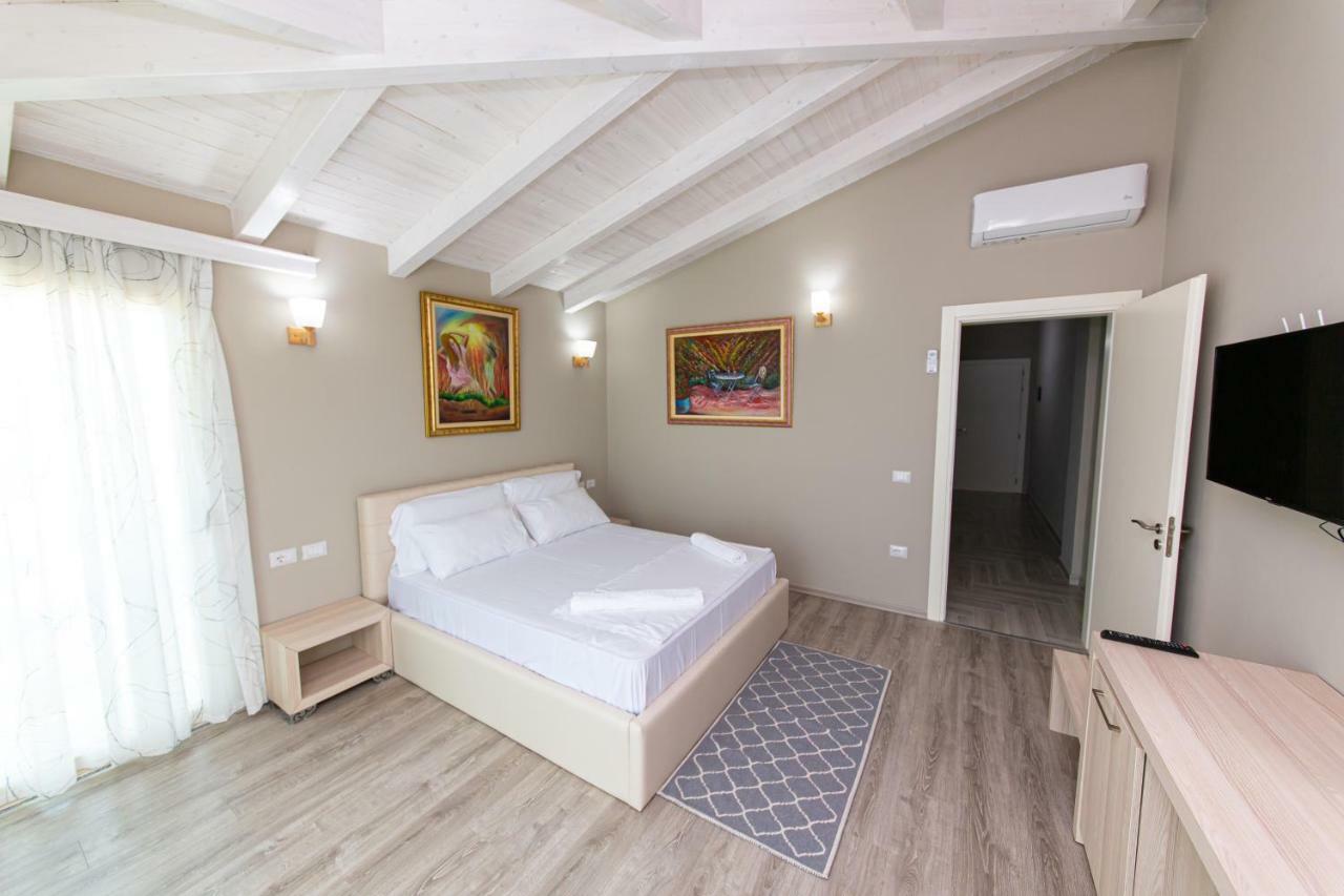Hotel Roi Radhimë エクステリア 写真
